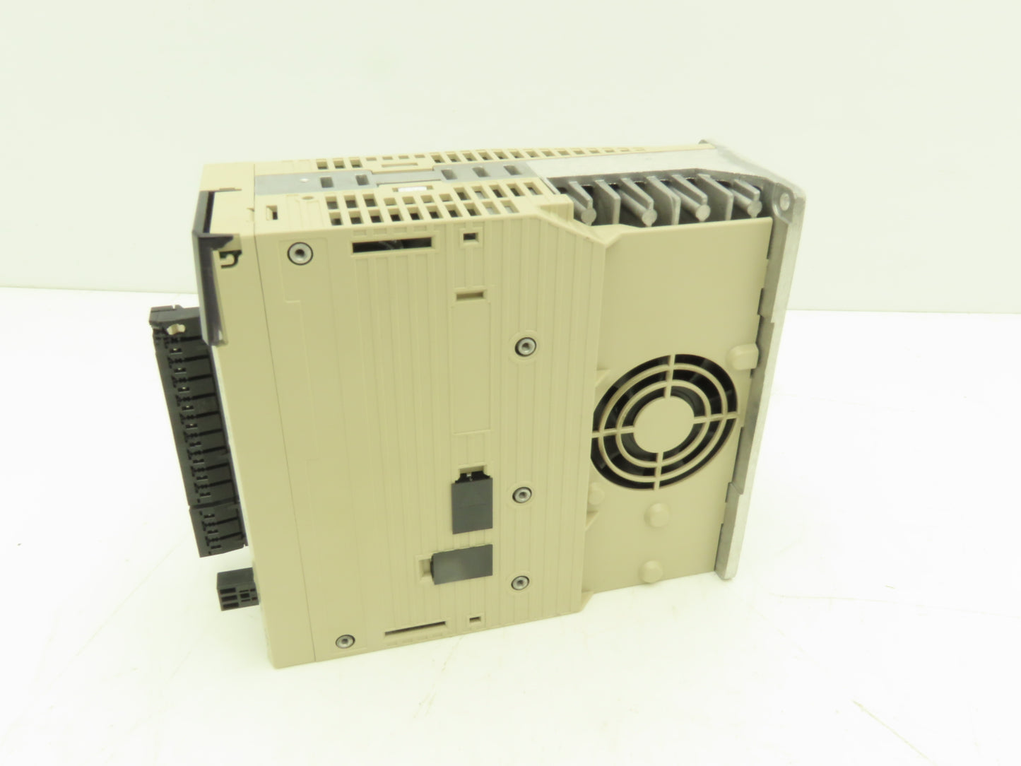 Yaskawa SGDV-5R5A01A SERVOPACK Drive Controller Module 200-230V 3Ph 0.750kW