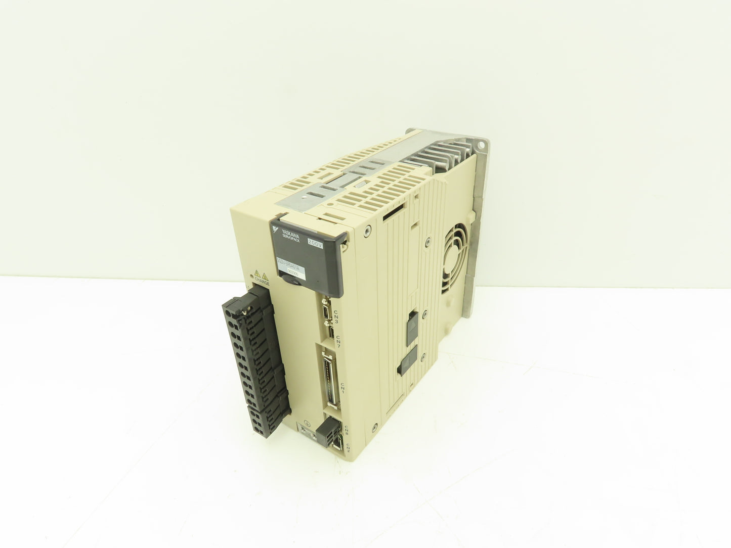 Yaskawa SGDV-5R5A01A SERVOPACK Drive Controller Module 200-230V 3Ph 0.750kW