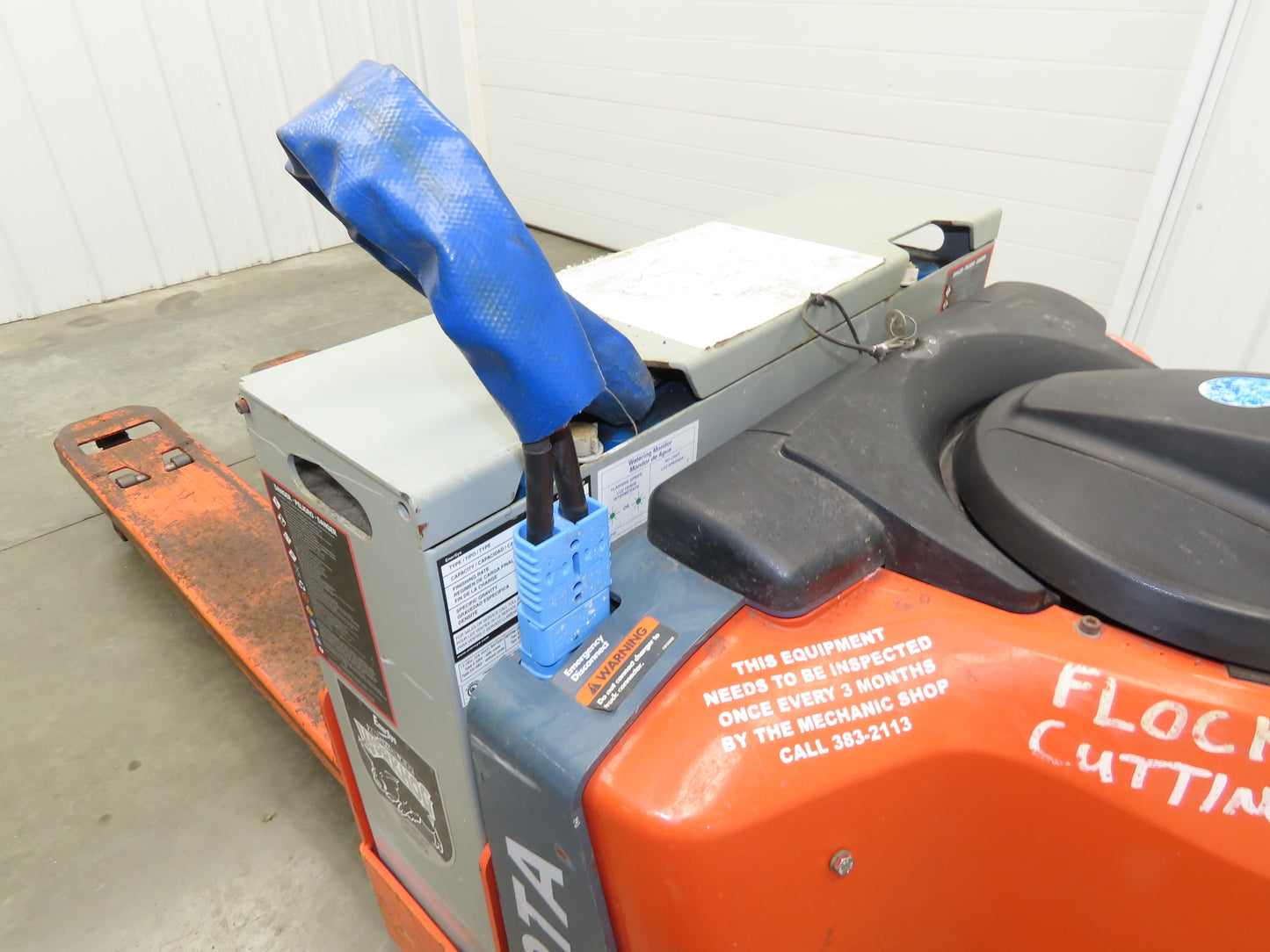 Toyota 8HBW30 Electric Walkie Pallet Jack 6000 lb 61" Forks 8.5" Lift 24V 814H