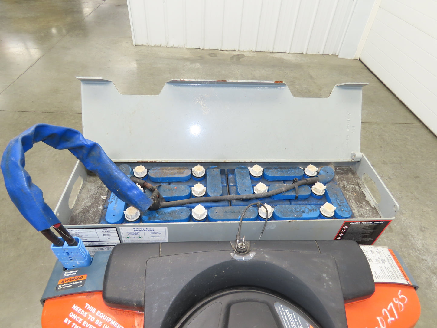 Toyota 8HBW30 Electric Walkie Pallet Jack 6000 lb 61" Forks 8.5" Lift 24V 814H