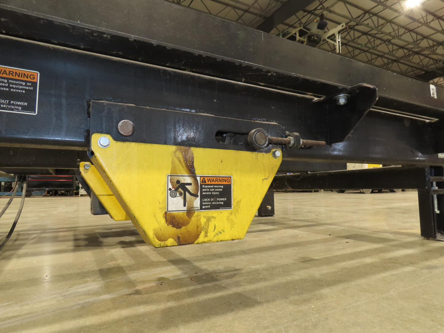 42"x 68" Pallet Drag Chain Conveyor 3-Strand 1Hp 230/460V 3PH 32FPM 17-19"H