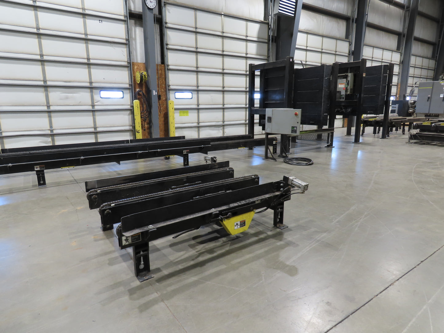 42"x 68" Pallet Drag Chain Conveyor 3-Strand 1Hp 230/460V 3PH 32FPM 17-19"H