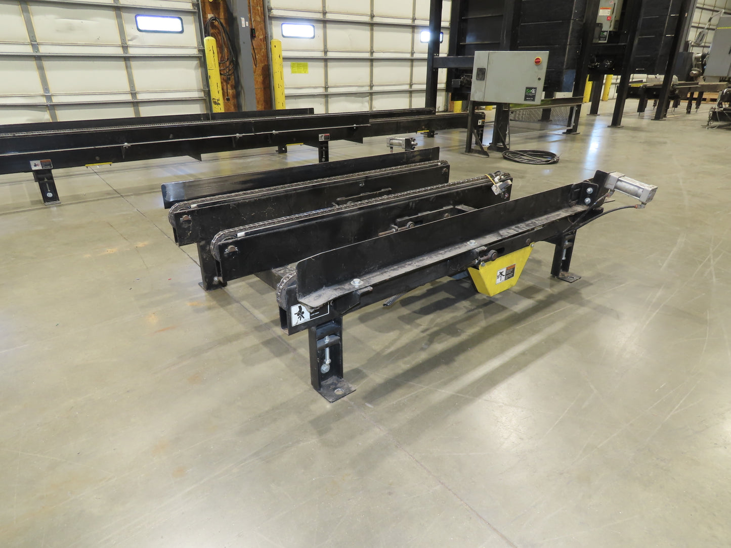 42"x 68" Pallet Drag Chain Conveyor 3-Strand 1Hp 230/460V 3PH 32FPM 17-19"H