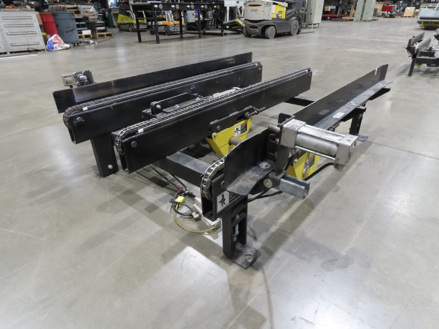 42"x 68" Pallet Drag Chain Conveyor 3-Strand 1Hp 230/460V 3PH 32FPM 17-19"H