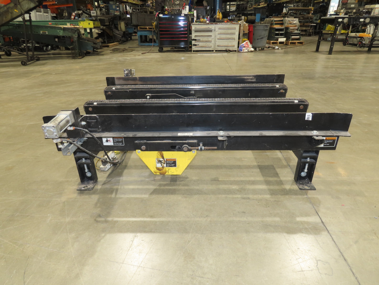 42"x 68" Pallet Drag Chain Conveyor 3-Strand 1Hp 230/460V 3PH 32FPM 17-19"H