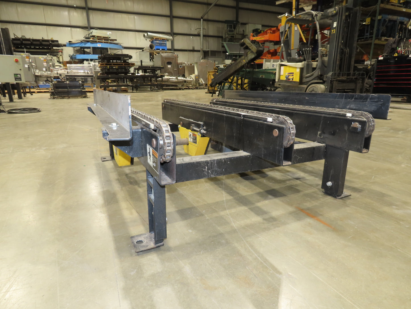 42"x 60" Pallet Drag Chain Conveyor 3-Strand 1Hp 230/460V 3PH 32FPM 17-19"H