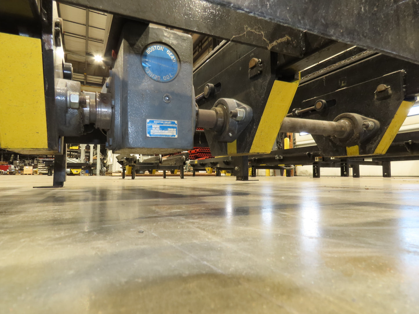 42"x 60" Pallet Drag Chain Conveyor 3-Strand 1Hp 230/460V 3PH 32FPM 17-19"H