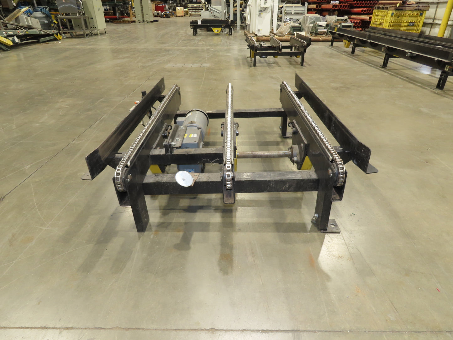 42"x 60" Pallet Drag Chain Conveyor 3-Strand 1Hp 230/460V 3PH 32FPM 17-19"H