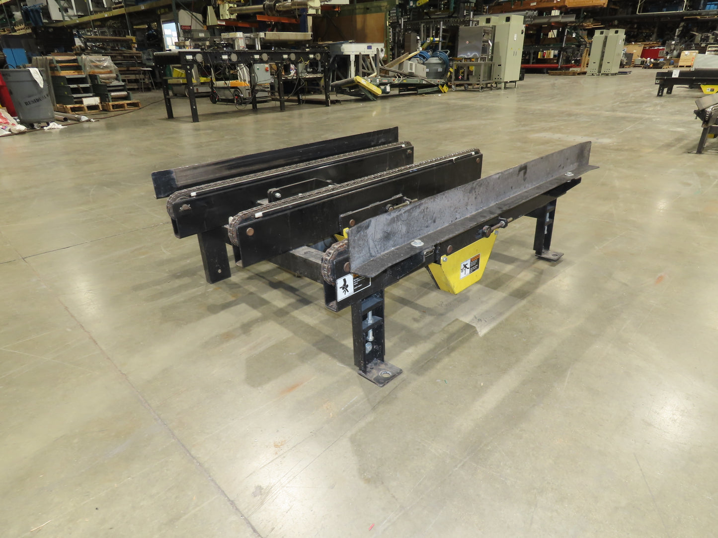 42"x 60" Pallet Drag Chain Conveyor 3-Strand 1Hp 230/460V 3PH 32FPM 17-19"H
