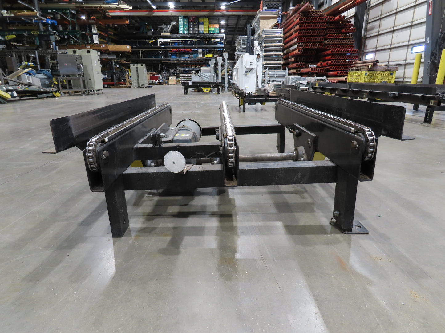 42"x 60" Pallet Drag Chain Conveyor 3-Strand 1Hp 230/460V 3PH 32FPM 17-19"H