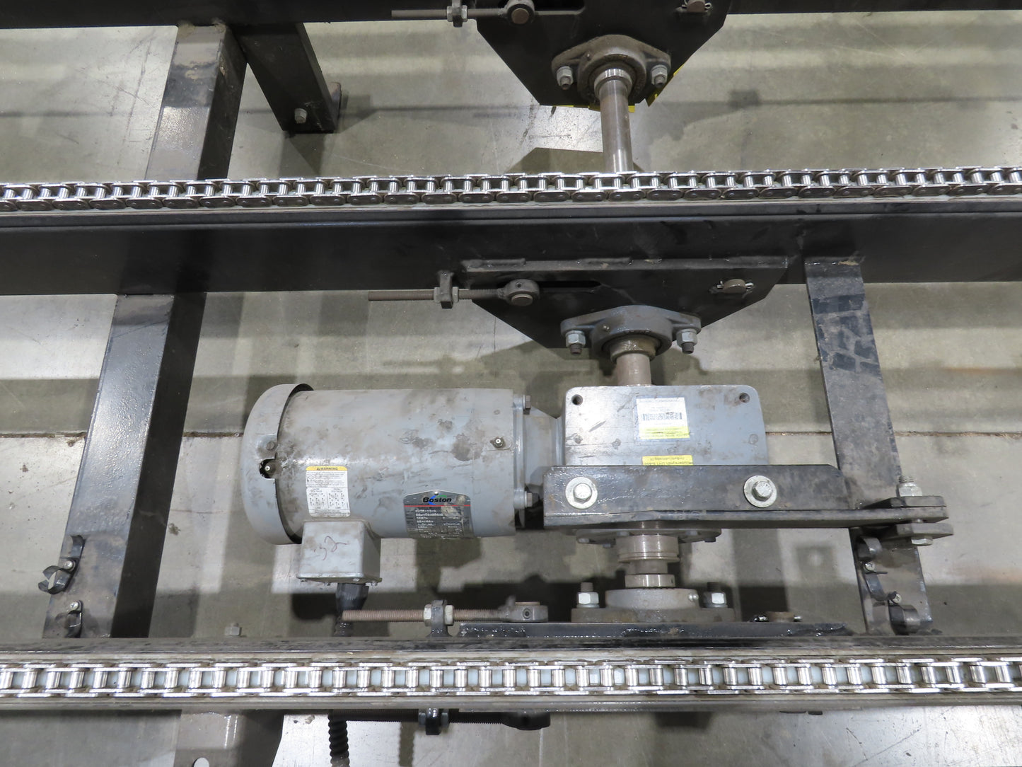 42"x 17' Pallet Drag Chain Conveyor 3-Strand 1Hp 230/460V 3PH 32FPM 17-19"H