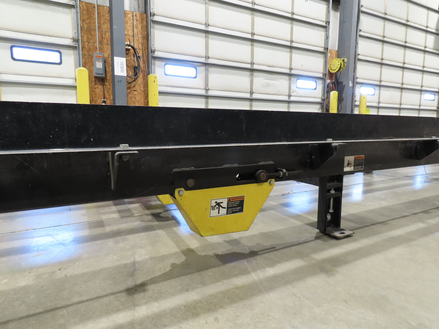 42"x 17' Pallet Drag Chain Conveyor 3-Strand 1Hp 230/460V 3PH 32FPM 17-19"H