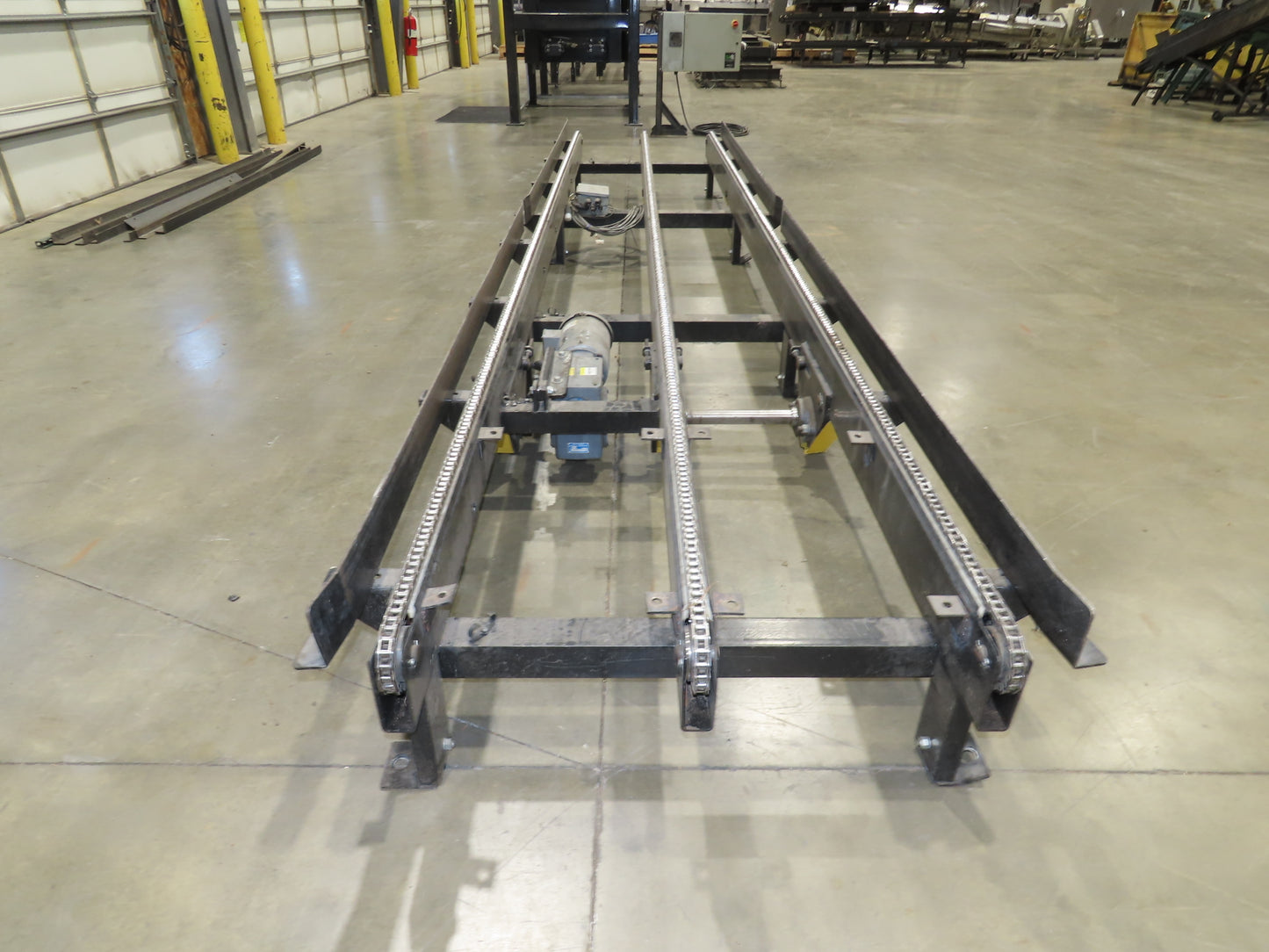 42"x 17' Pallet Drag Chain Conveyor 3-Strand 1Hp 230/460V 3PH 32FPM 17-19"H