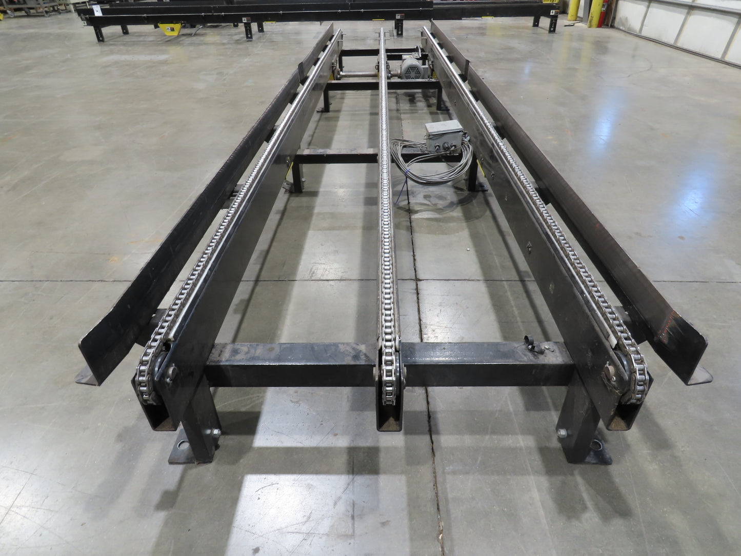 42"x 17' Pallet Drag Chain Conveyor 3-Strand 1Hp 230/460V 3PH 32FPM 17-19"H
