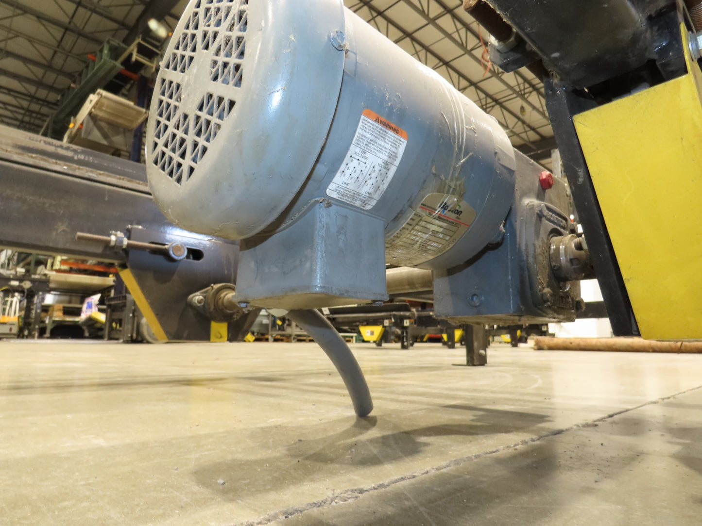 42"x 25' Pallet Drag Chain Conveyor 2-Strand 1Hp 230/460V 3PH 32FPM 17-19"H