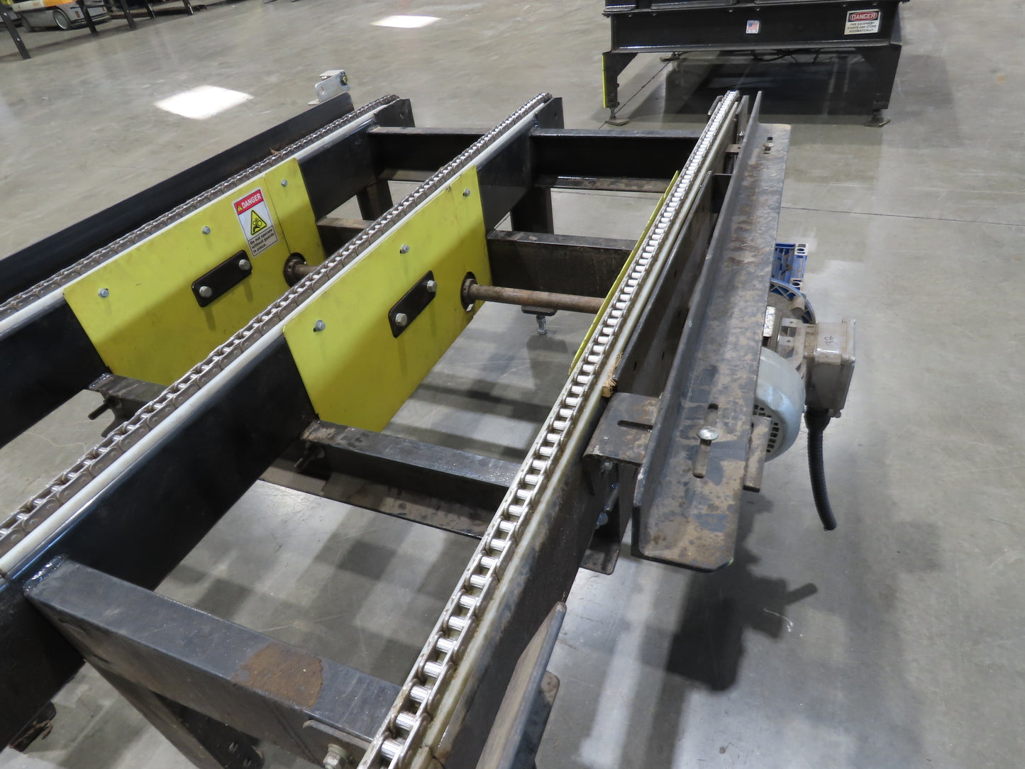 42"x 11' 4" Pallet Drag Chain Conveyor 3-Strand 230/460V 3PH 32FPM 23-26"H