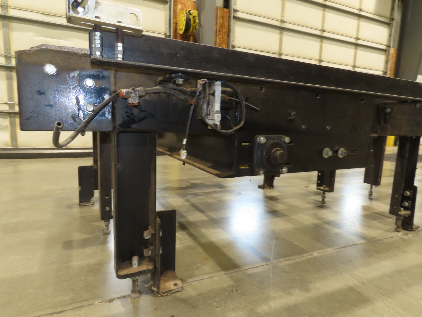 42"x 11' 4" Pallet Drag Chain Conveyor 3-Strand 230/460V 3PH 32FPM 23-26"H