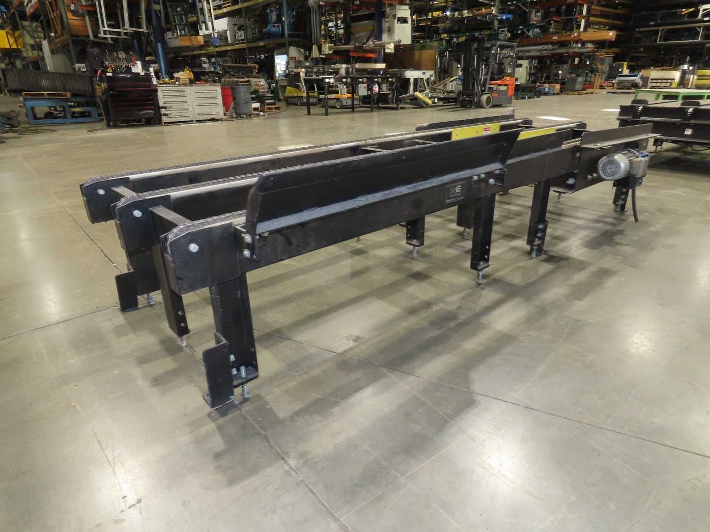 42"x 11' 4" Pallet Drag Chain Conveyor 3-Strand 230/460V 3PH 32FPM 23-26"H