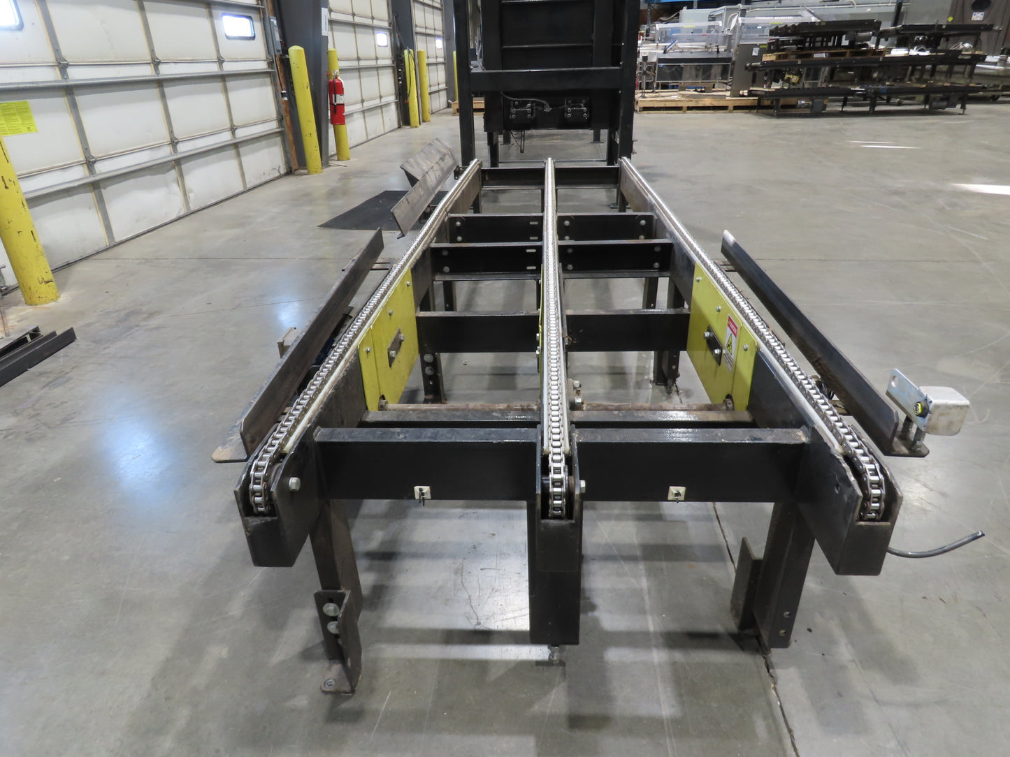 42"x 11' 4" Pallet Drag Chain Conveyor 3-Strand 230/460V 3PH 32FPM 23-26"H