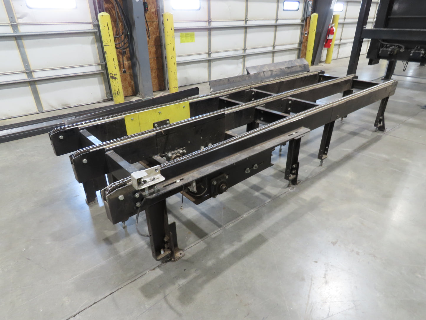 42"x 11' 4" Pallet Drag Chain Conveyor 3-Strand 230/460V 3PH 32FPM 23-26"H