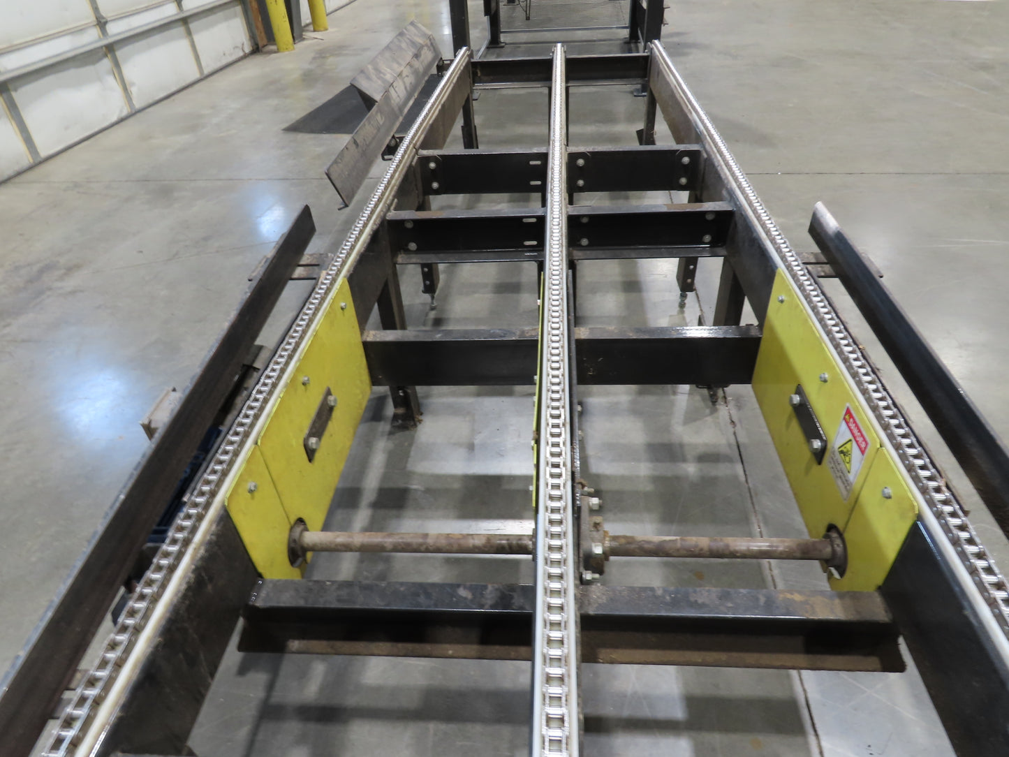 42"x 11' 4" Pallet Drag Chain Conveyor 3-Strand 230/460V 3PH 32FPM 23-26"H