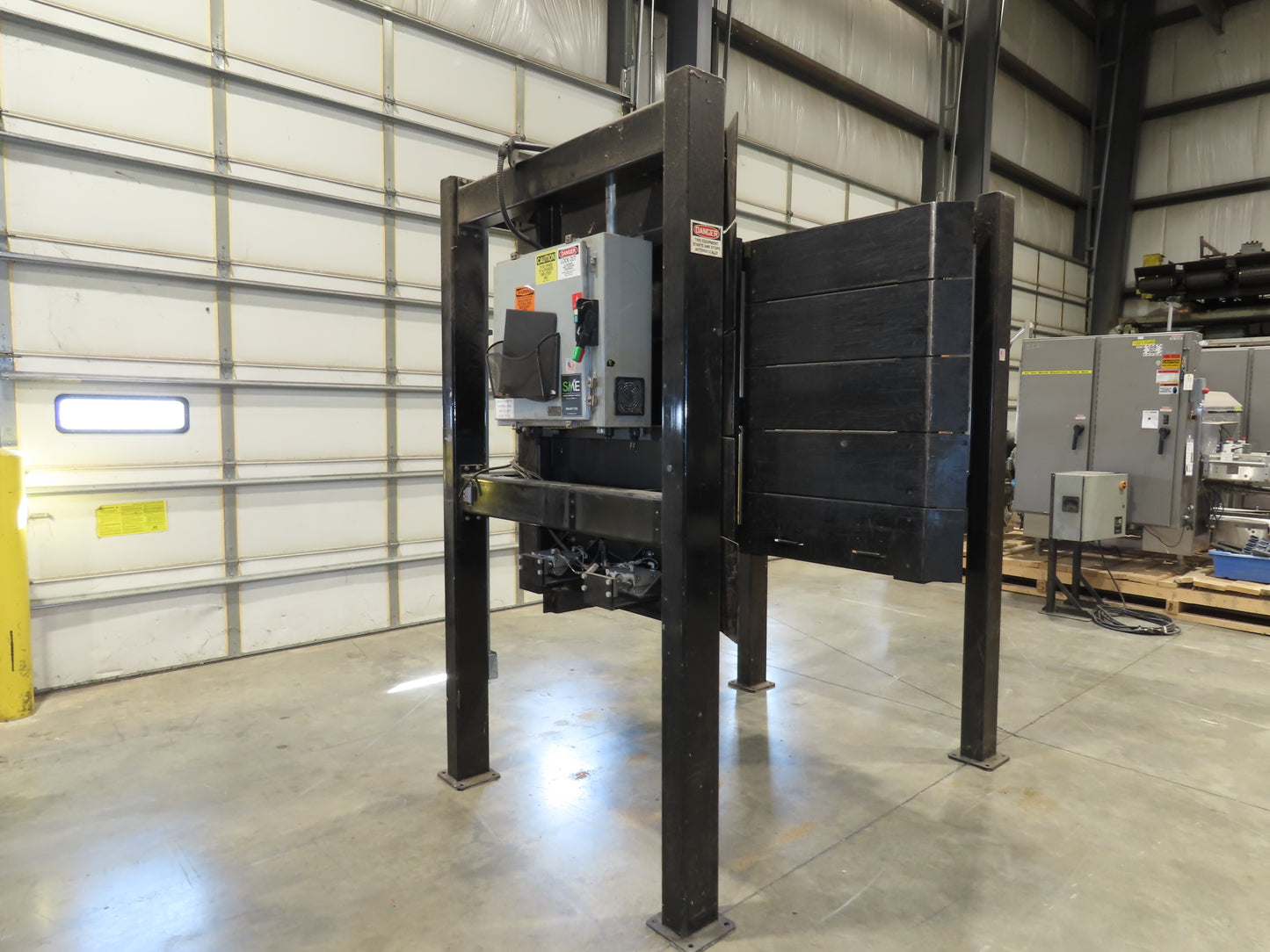 42"W x 48"L Pallet Feeder Dispenser for Robot Palletizer Conveyor 98"H