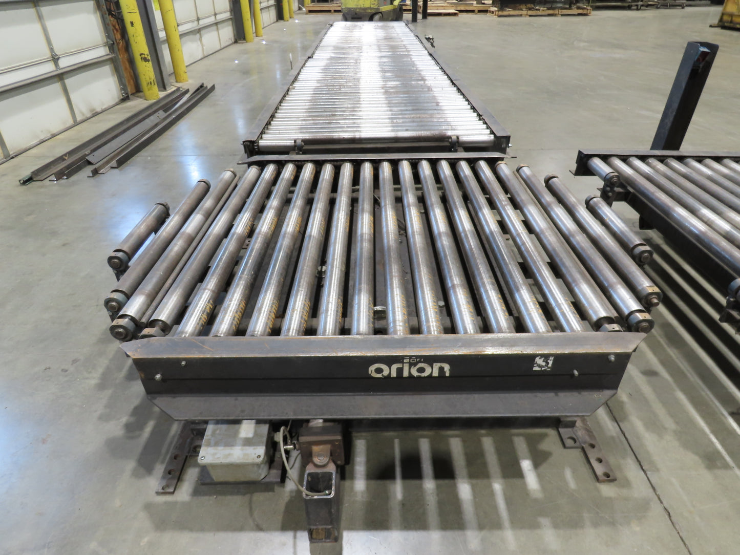 Orion 52"W x 36'L Pallet Conveyor 2.5" Roller with 90° Rotator 3PH Chain Drive