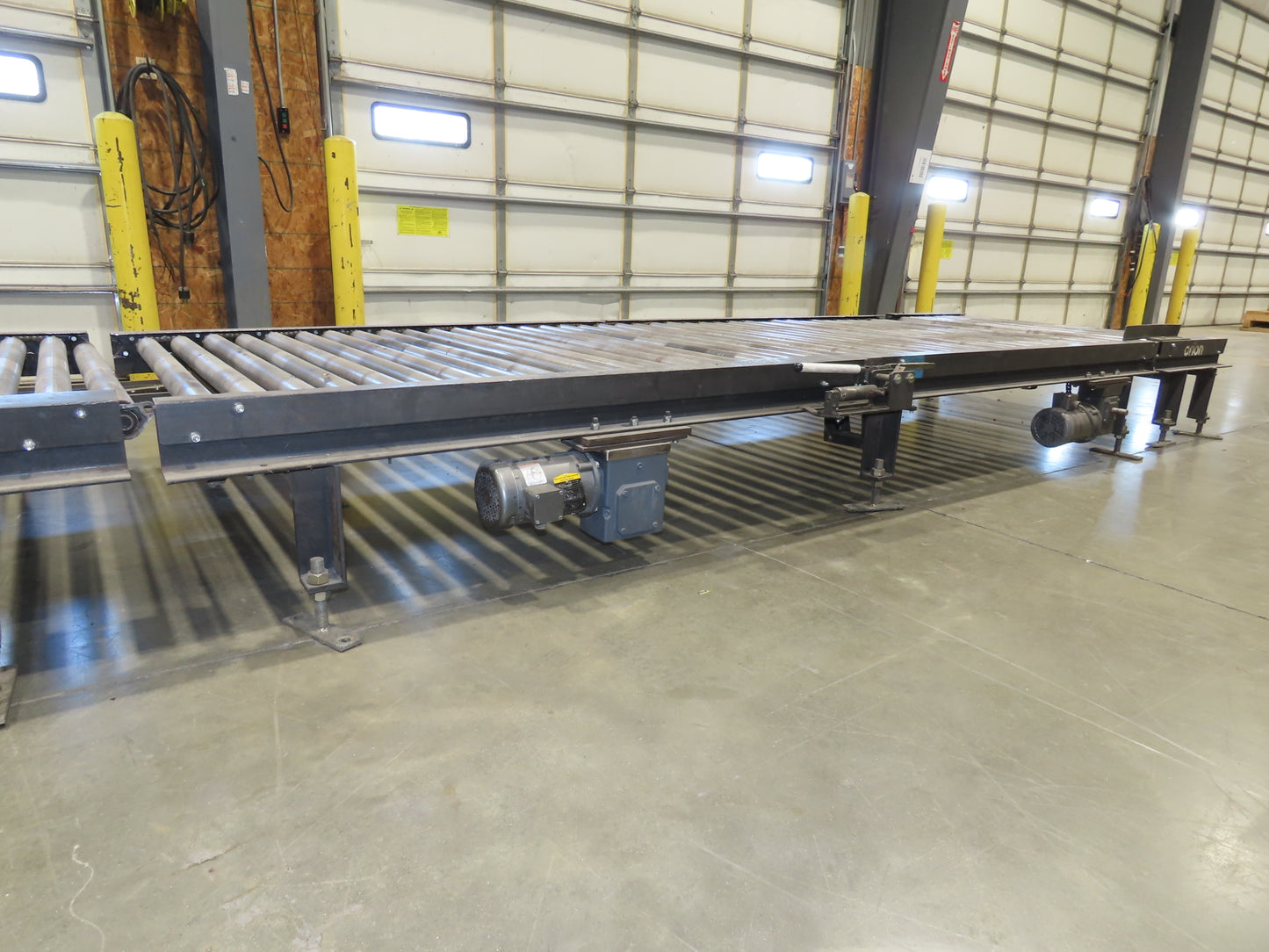 Orion 52"W x 36'L Pallet Conveyor 2.5" Roller with 90° Rotator 3PH Chain Drive