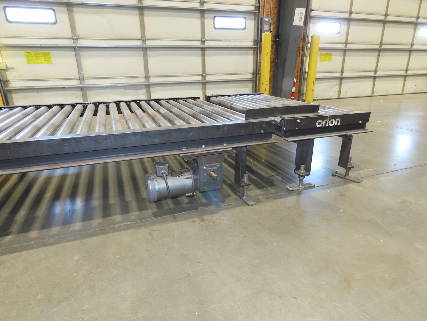 Orion 52"W x 36'L Pallet Conveyor 2.5" Roller with 90° Rotator 3PH Chain Drive