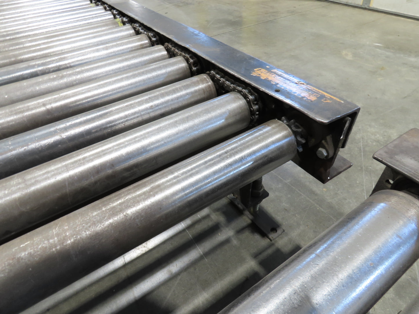 Orion 52"W x 36'L Pallet Conveyor 2.5" Roller with 90° Rotator 3PH Chain Drive