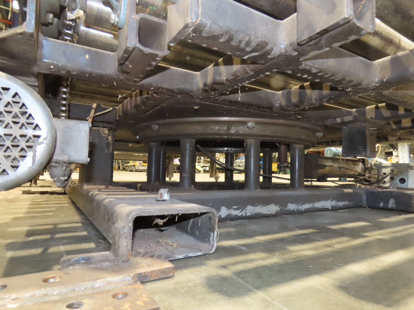 Orion 52"W x 36'L Pallet Conveyor 2.5" Roller with 90° Rotator 3PH Chain Drive