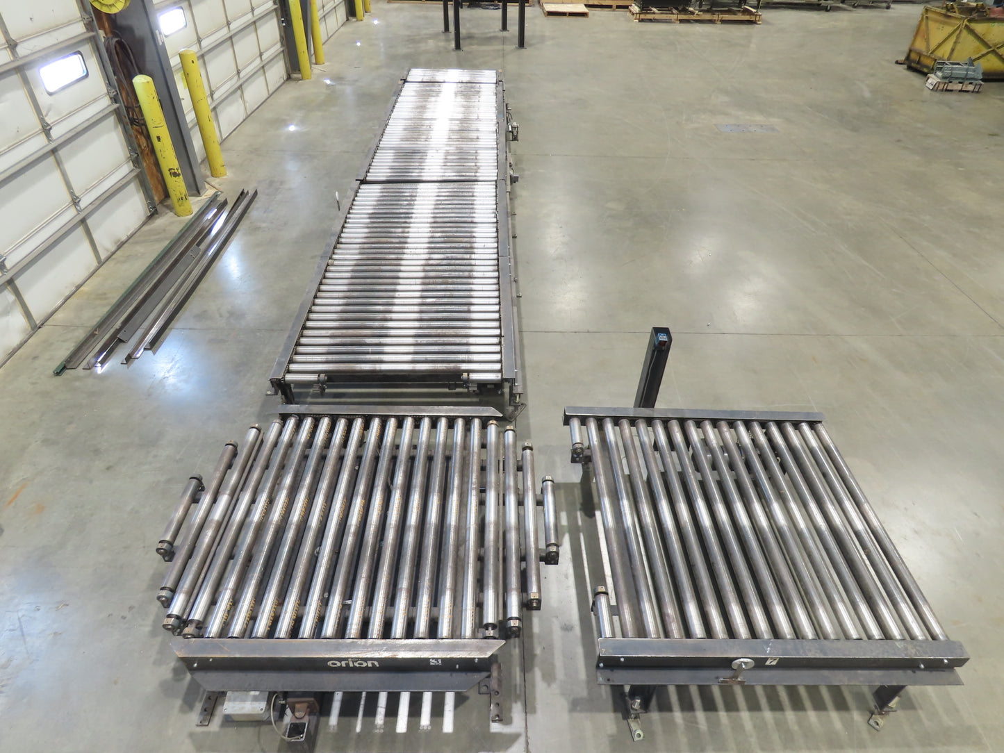 Orion 52"W x 36'L Pallet Conveyor 2.5" Roller with 90° Rotator 3PH Chain Drive