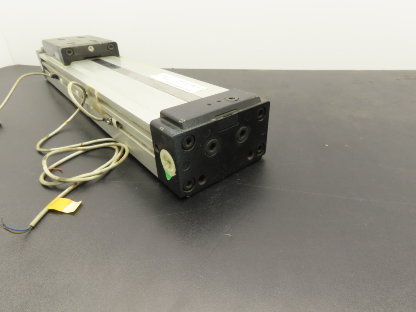CKD SRL2-00-63NB300 Pneumatic Rodless Air Cylinder Slide 63mm Bore 300mm Stroke