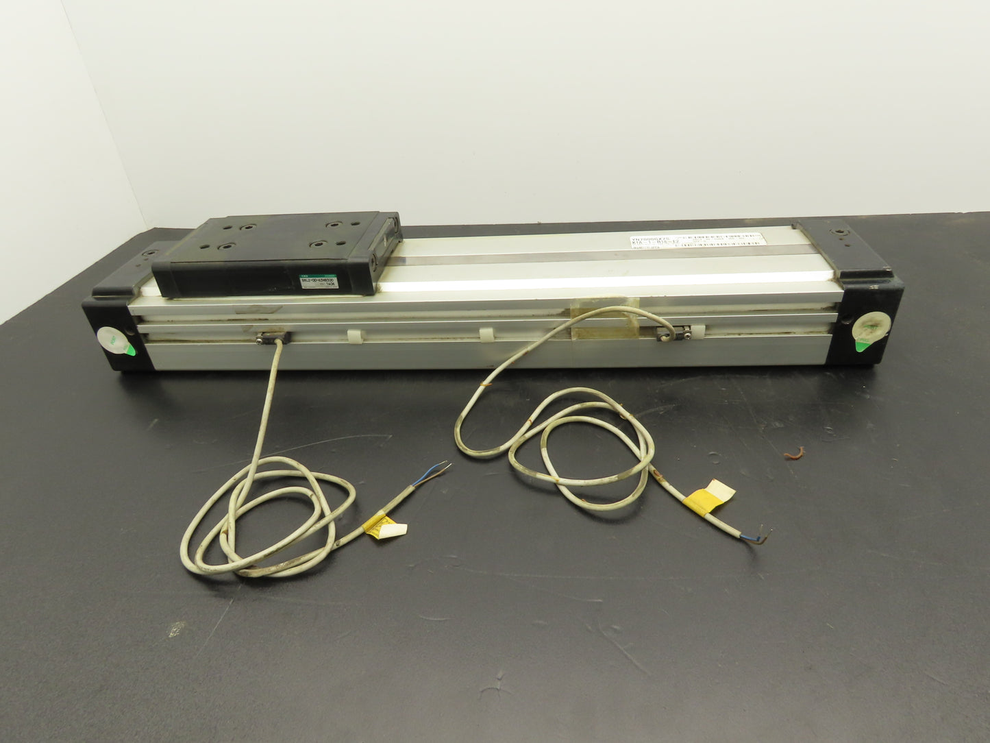 CKD SRL2-00-63NB300 Pneumatic Rodless Air Cylinder Slide 63mm Bore 300mm Stroke