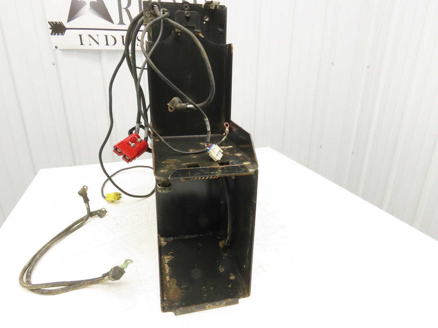 Toyota 1250620/004 Four Battery Charging Tower Off 8HBW23 Pallet Jack READ