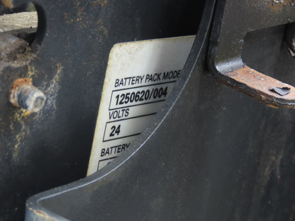 Toyota 1250620/004 Four Battery Charging Tower Off 8HBW23 Pallet Jack READ