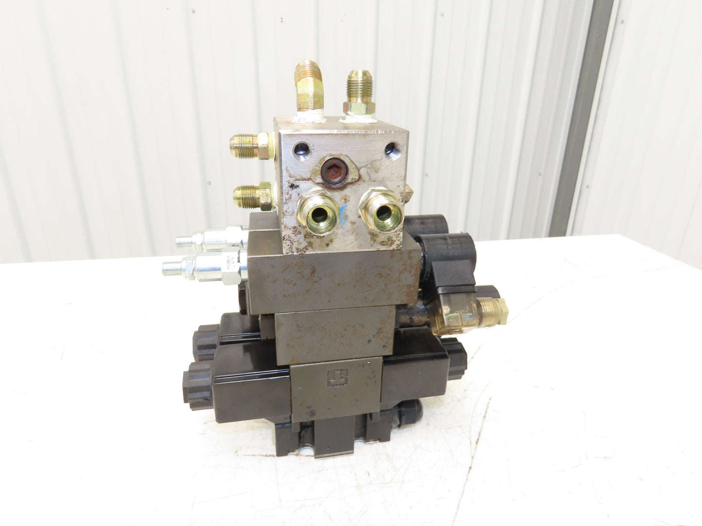 Yuken Hydraulic Directional Solenoid 2 Valve Manifold W/Flow Control & Check