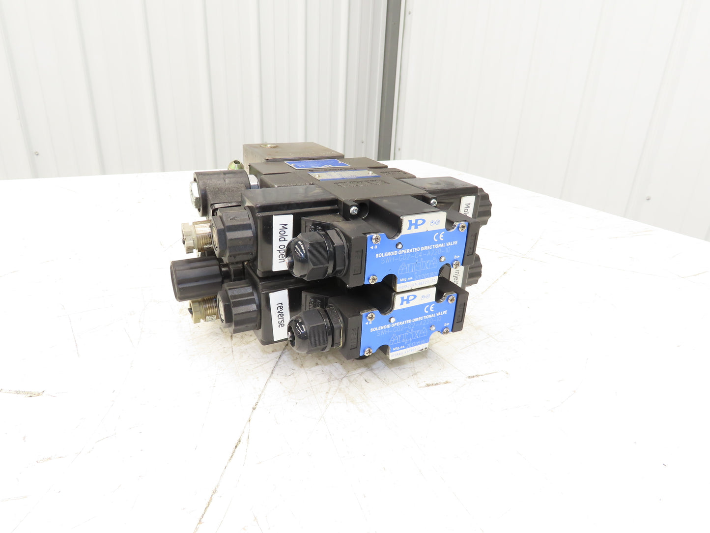 Yuken Hydraulic Directional Solenoid 2 Valve Manifold W/Flow Control & Check