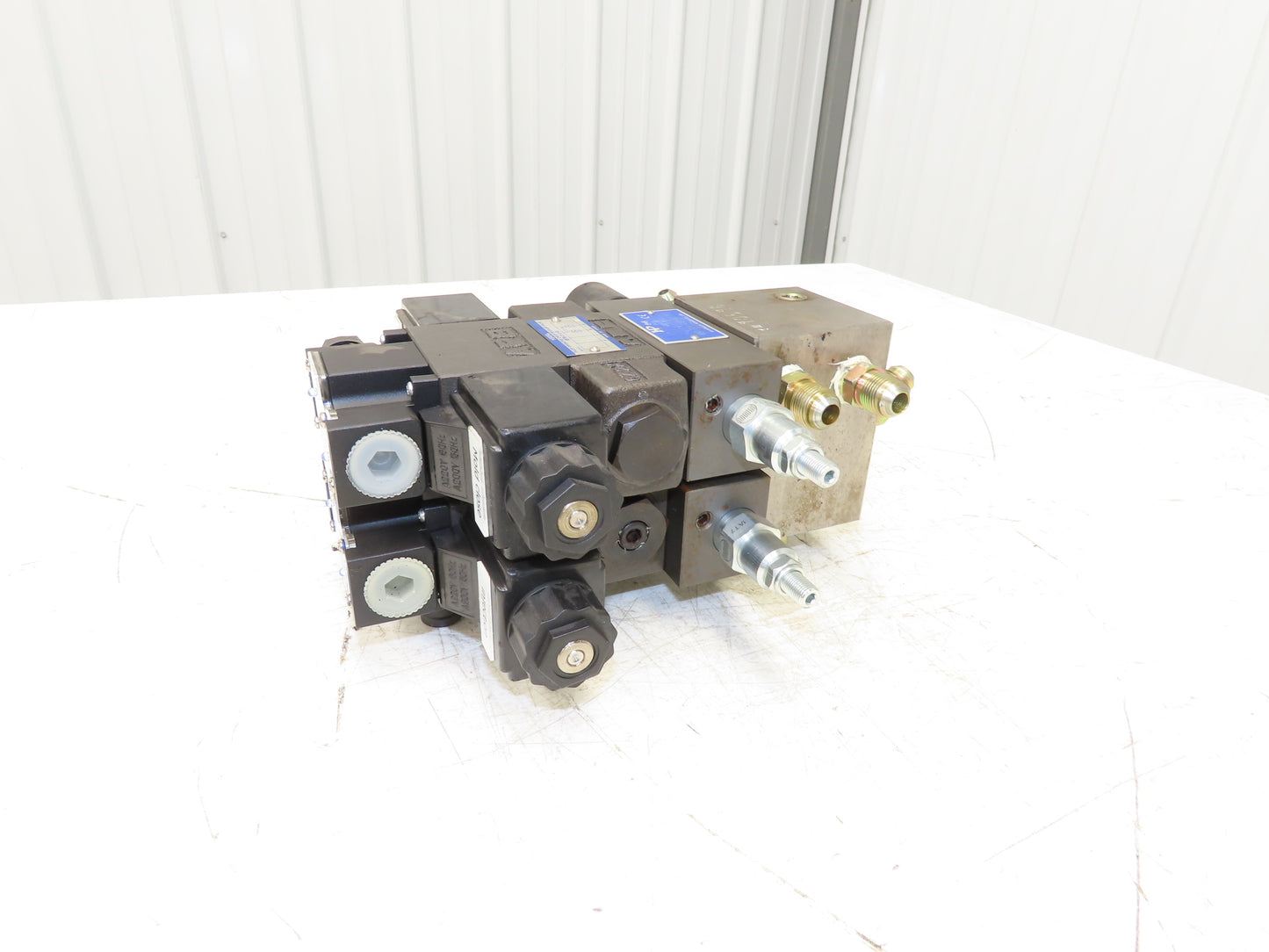 Yuken Hydraulic Directional Solenoid 2 Valve Manifold W/Flow Control & Check