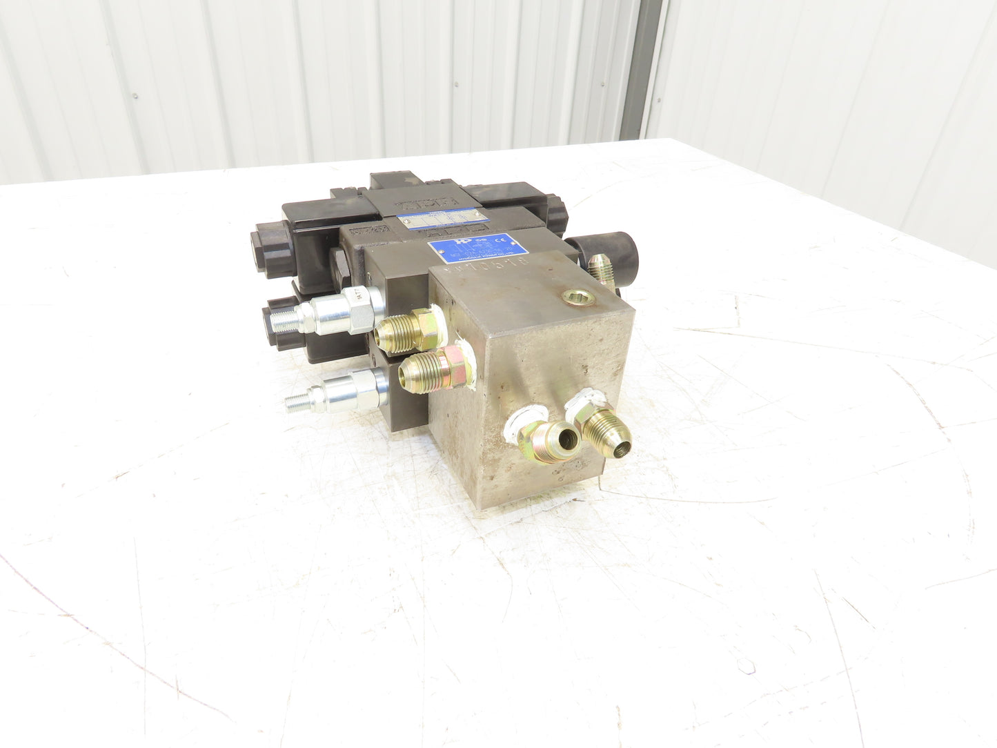 Yuken Hydraulic Directional Solenoid 2 Valve Manifold W/Flow Control & Check