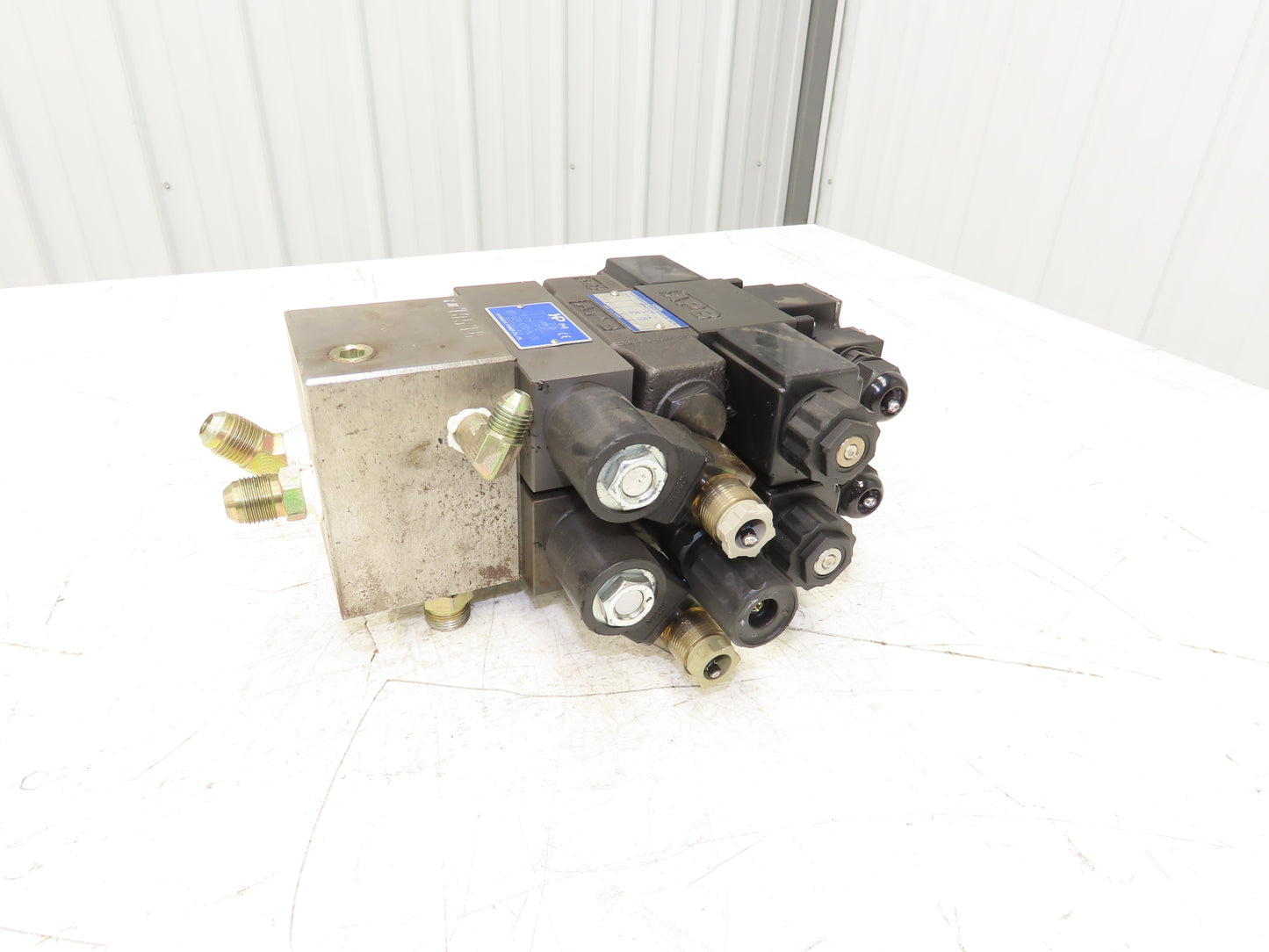 Yuken Hydraulic Directional Solenoid 2 Valve Manifold W/Flow Control & Check