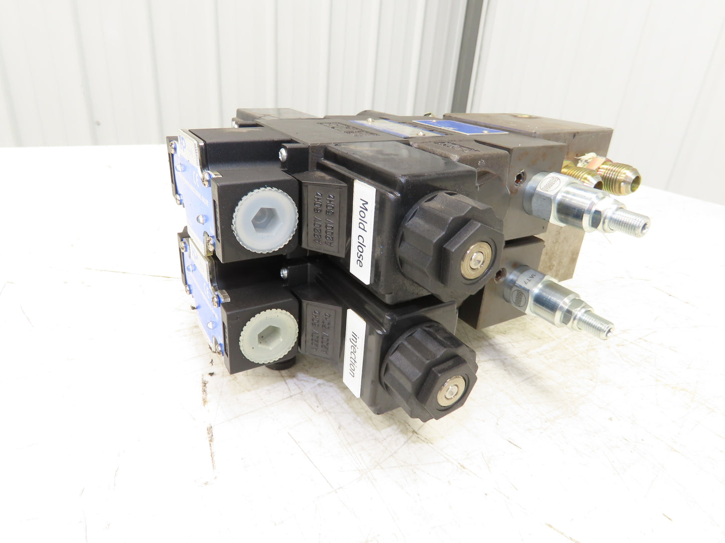 Yuken Hydraulic Directional Solenoid 2 Valve Manifold W/Flow Control & Check