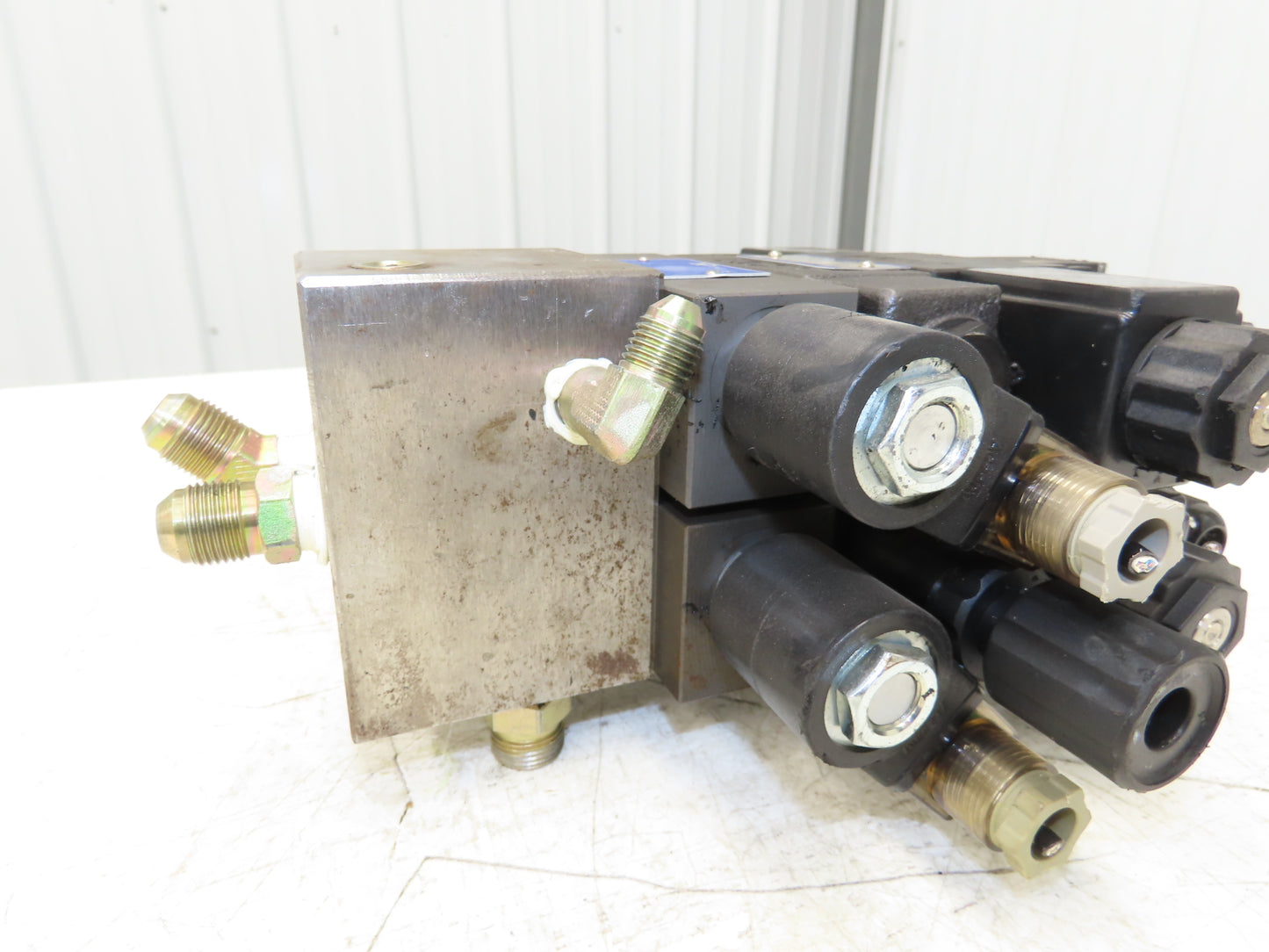 Yuken Hydraulic Directional Solenoid 2 Valve Manifold W/Flow Control & Check