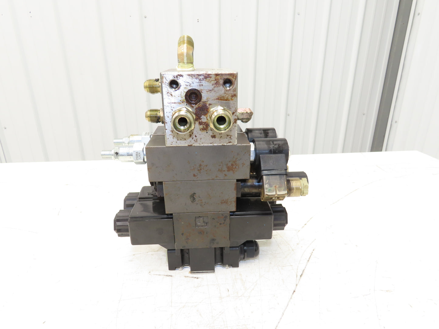 Yuken Hydraulic Directional Solenoid 2 Valve Manifold W/Flow Control & Check