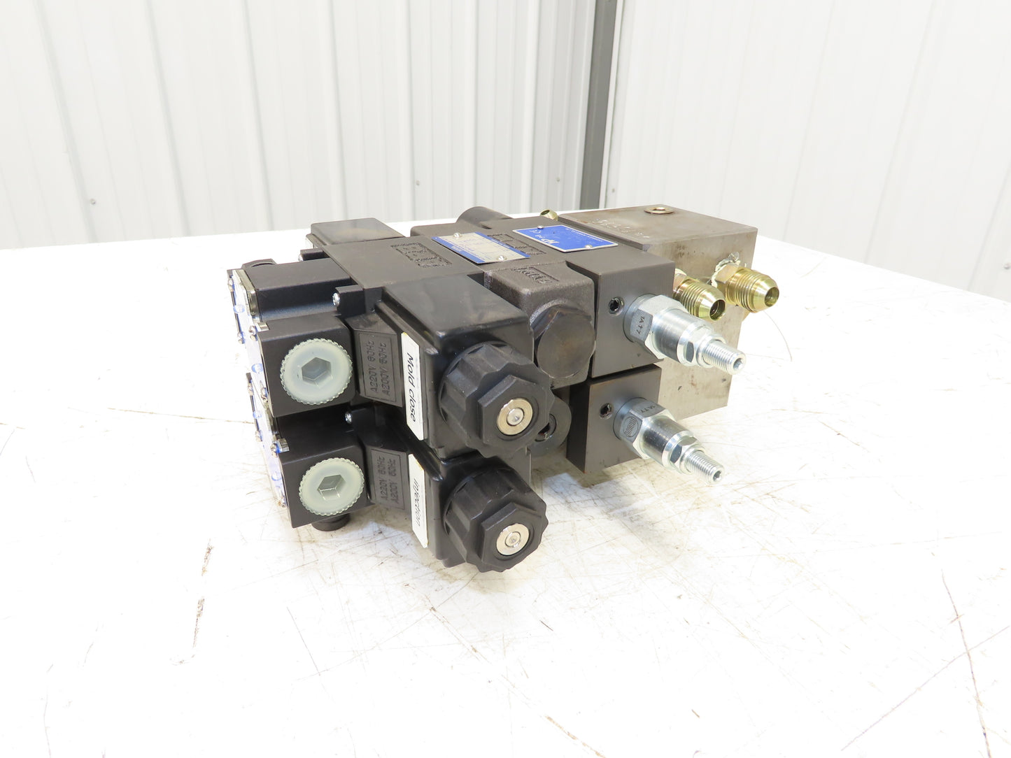 Yuken Hydraulic Directional Solenoid 2 Valve Manifold W/Flow Control & Check