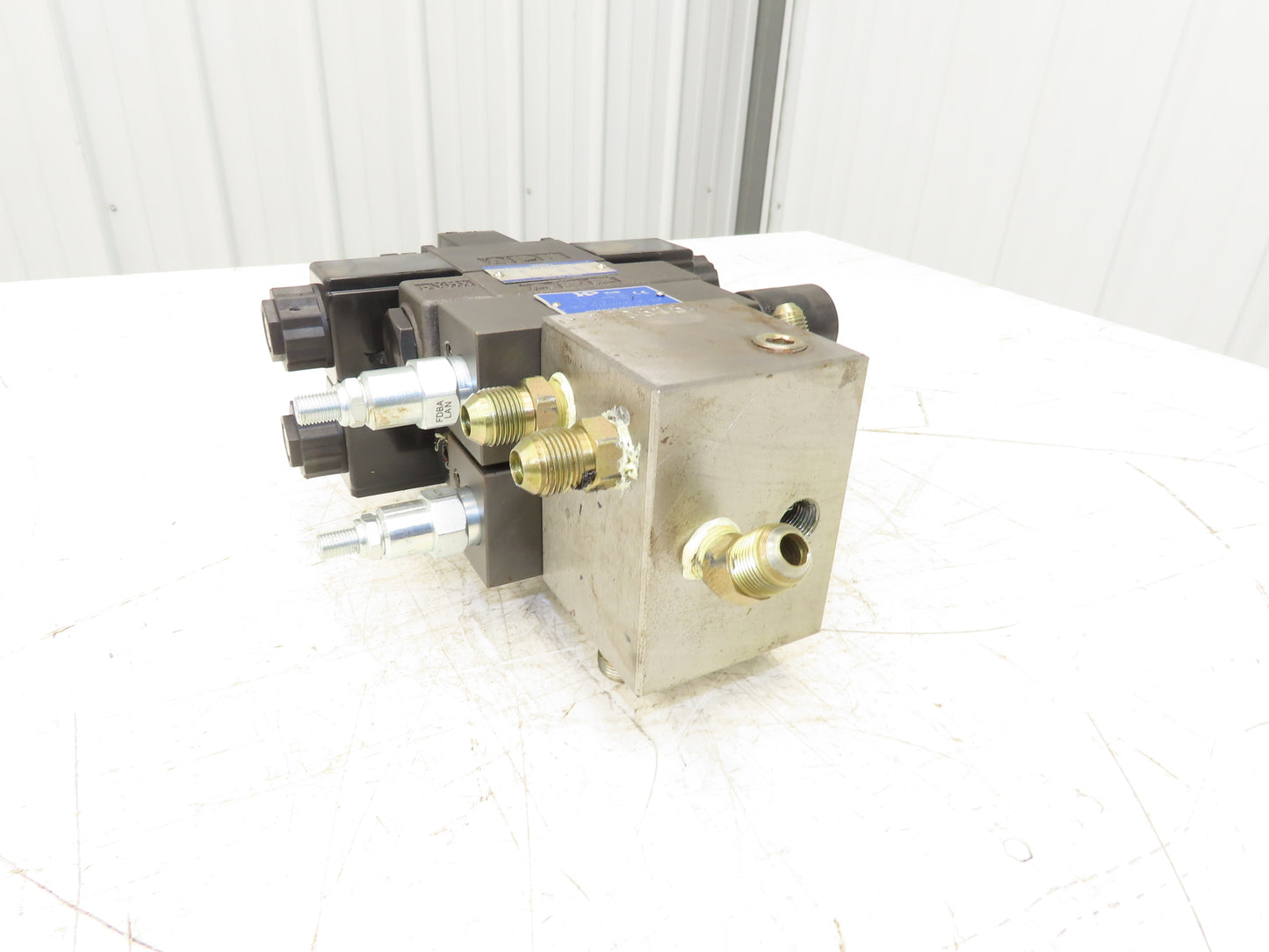 Yuken Hydraulic Directional Solenoid 2 Valve Manifold W/Flow Control & Check