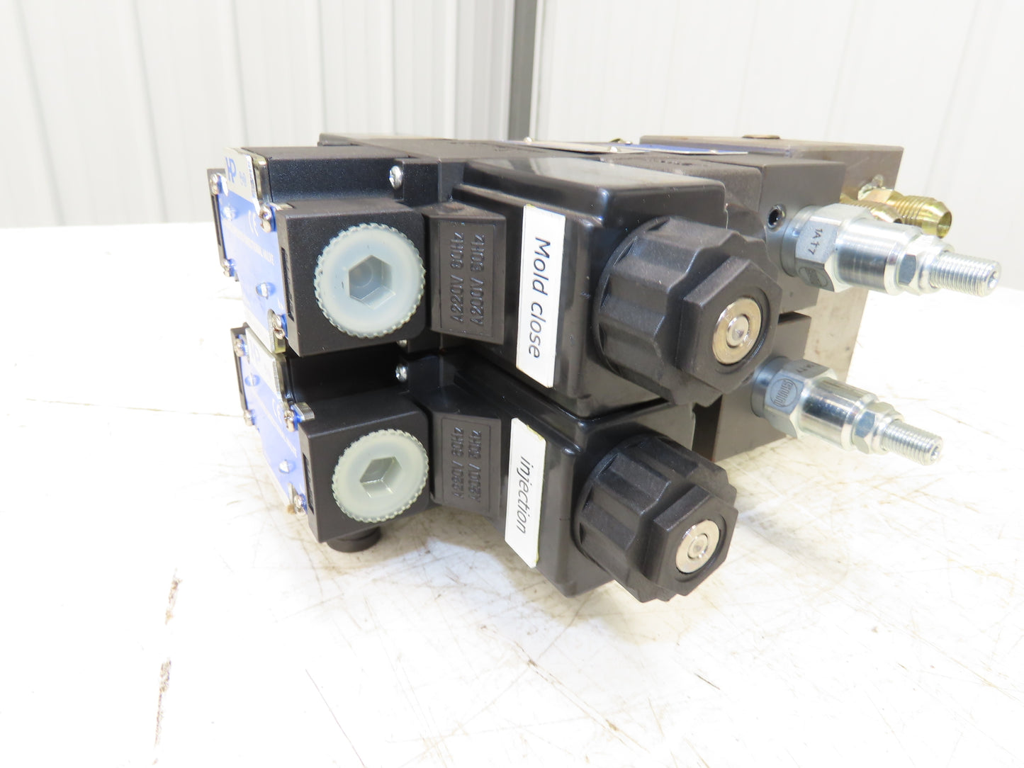 Yuken Hydraulic Directional Solenoid 2 Valve Manifold W/Flow Control & Check