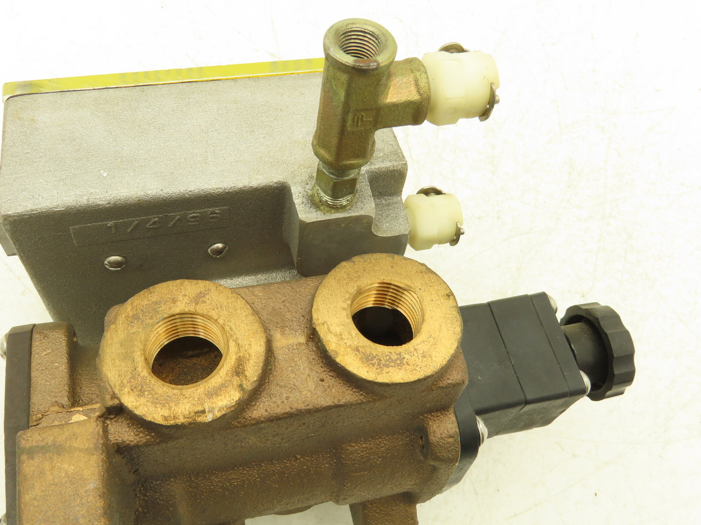 Norco WCV-I-4-A-1-E3A5-A-L-D/B Bronze Water Flow Control Valve 1/2"NPT 4 Way