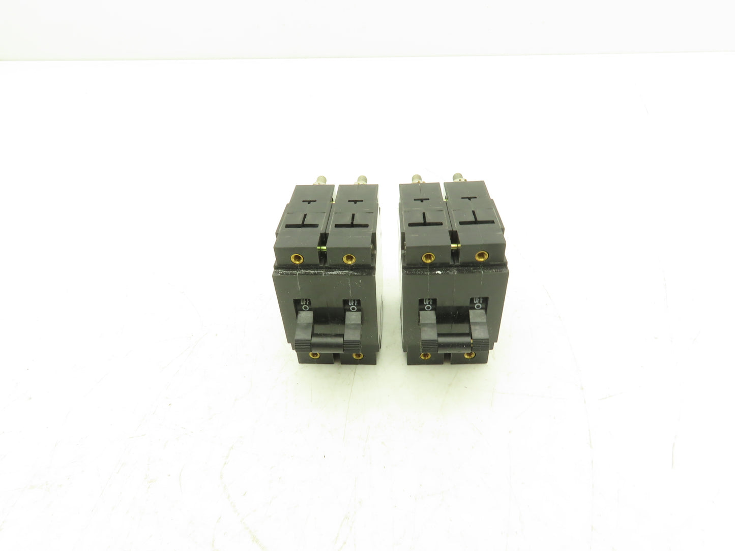 Eaton Heinemann AM2R Circuit Breaker 15A 2 Pole Magnetic Panel Mount Lot of 2