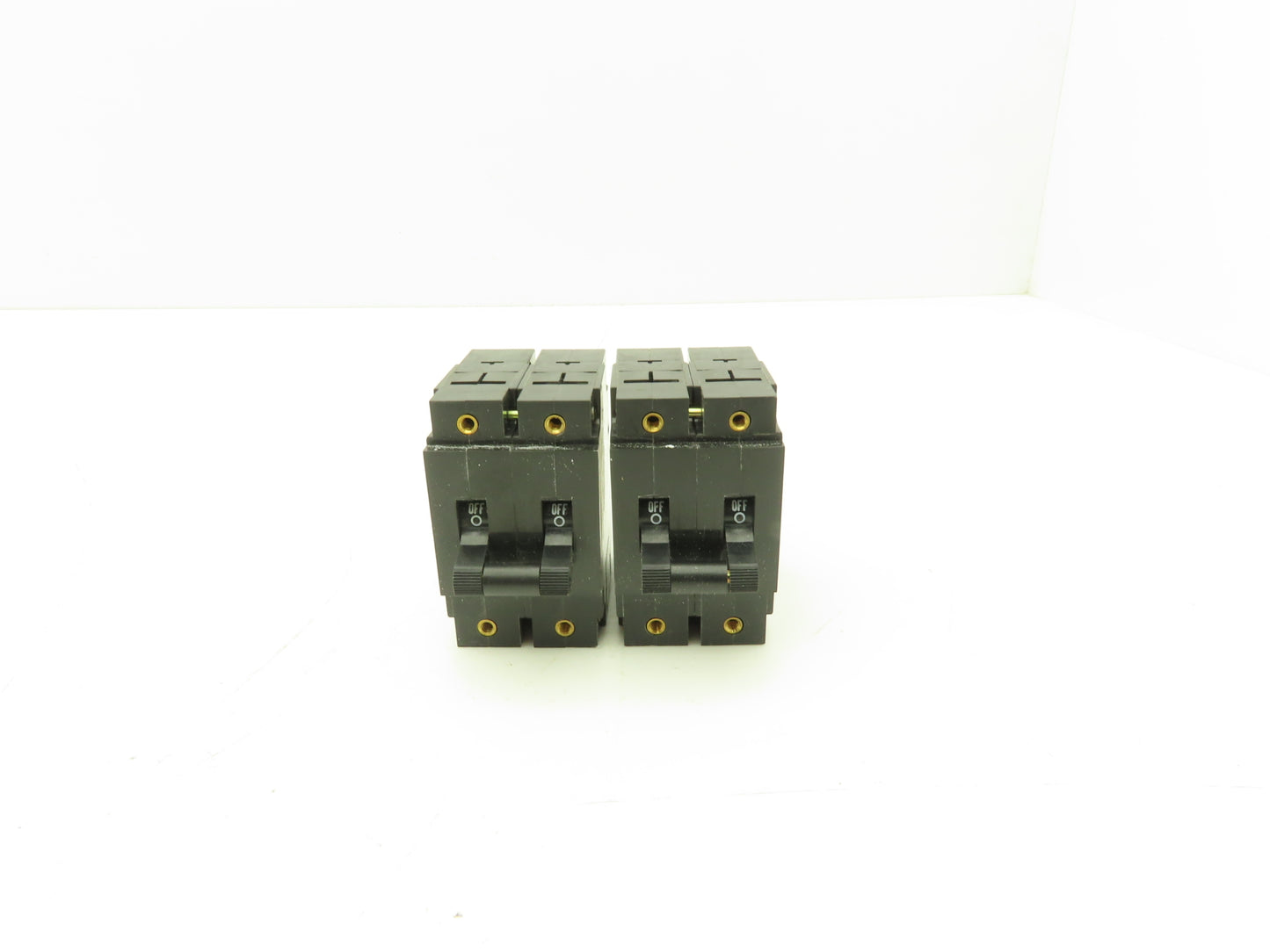 Eaton Heinemann AM2R Circuit Breaker 15A 2 Pole Magnetic Panel Mount Lot of 2